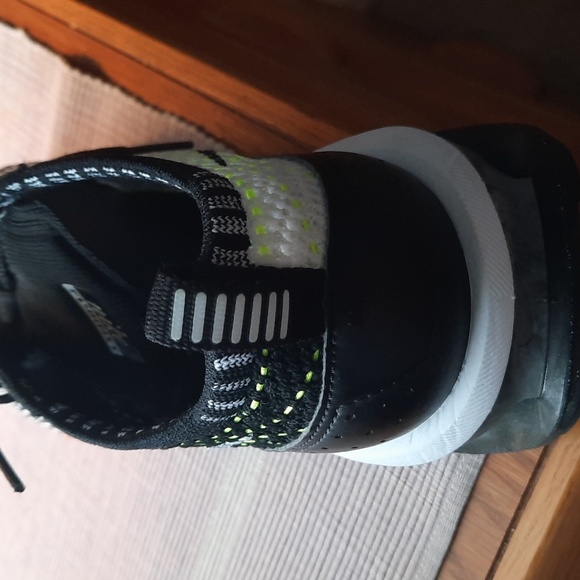 NIKE Flynit Sneakers - Picture 7 of 8